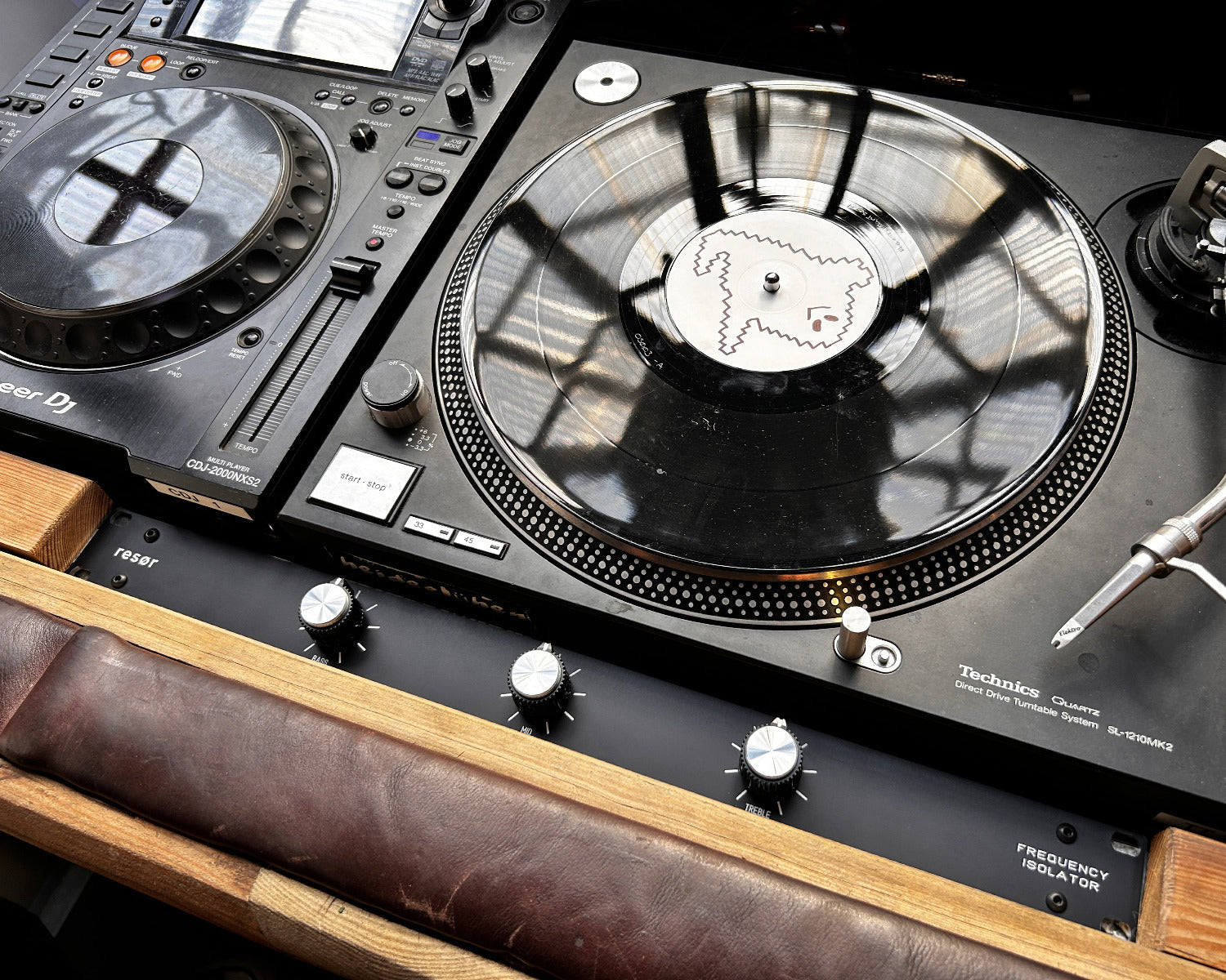 resør 100 LE frequency isolator