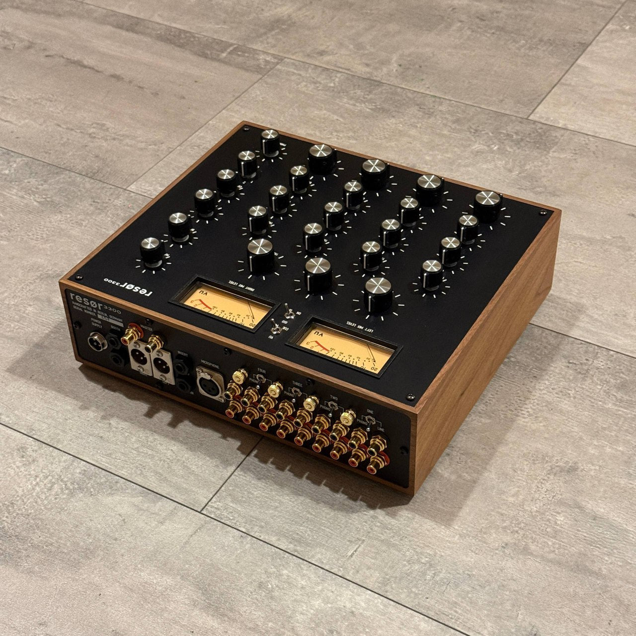 resør 3300 Walnut/Black (Stock) – resør electronics