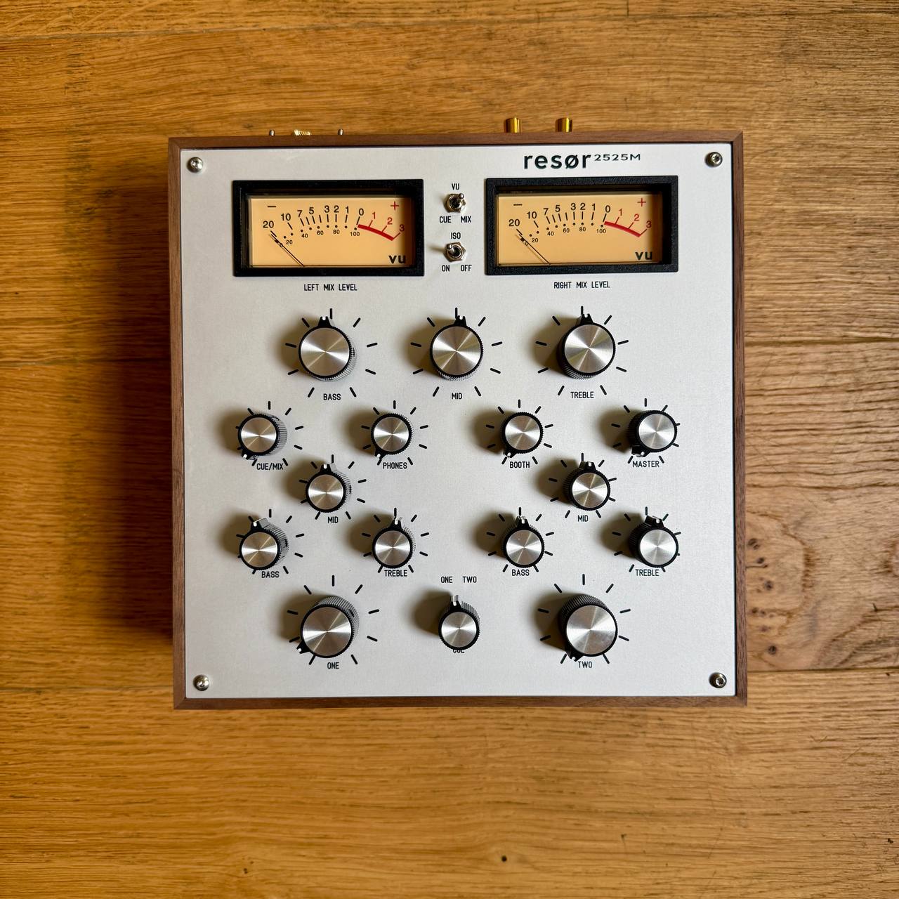 リモア resør 2525 M Walnut/Silver (Stock) – resør electronics